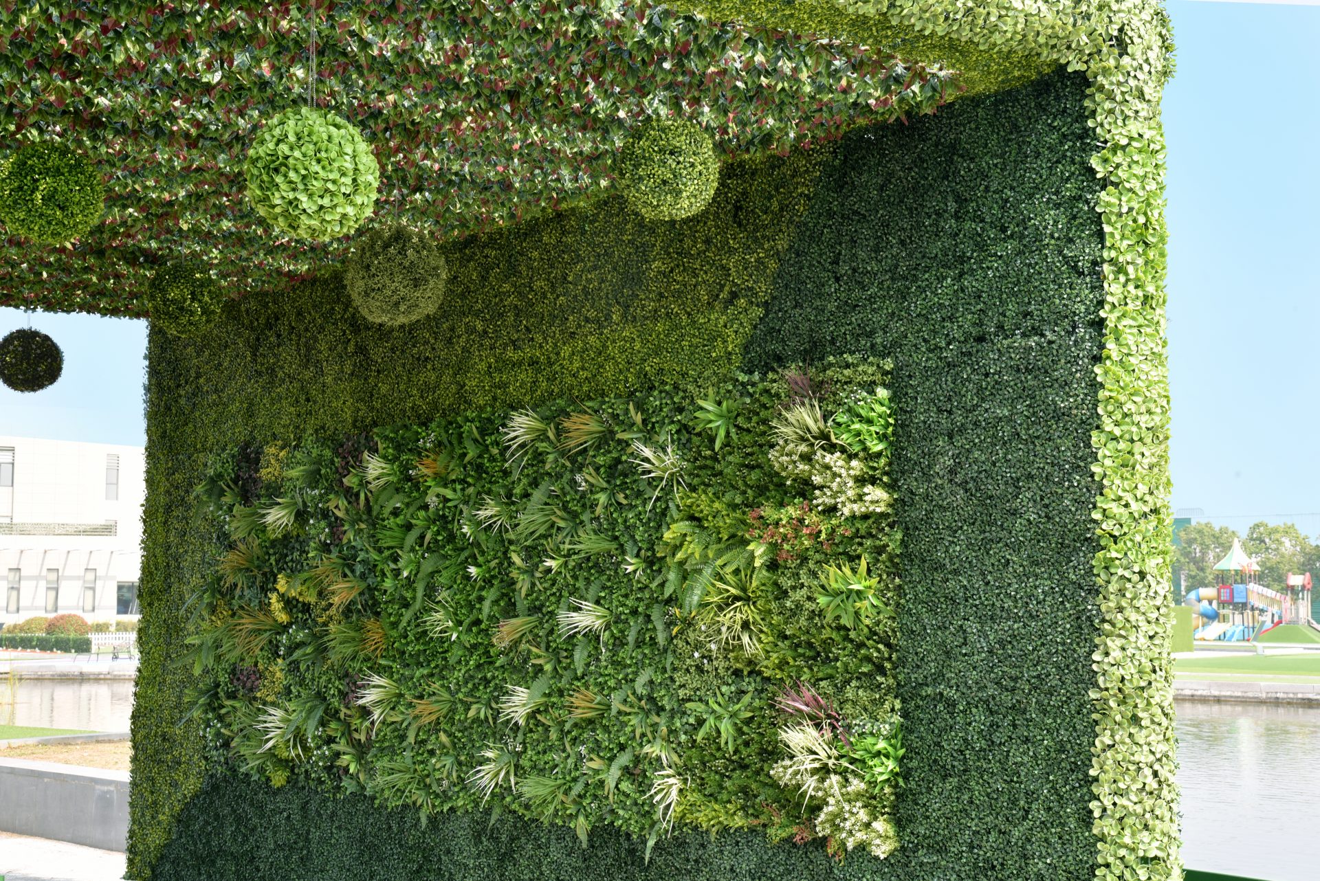 ARTIFICIAL TOPIARY DECORATION