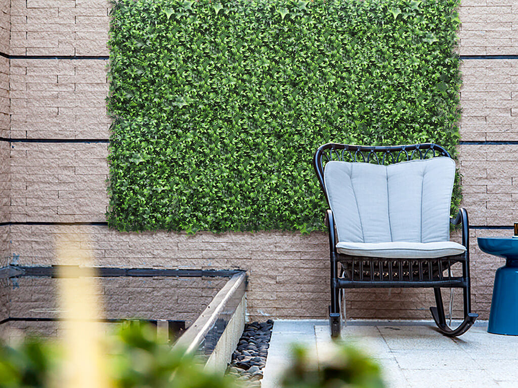 CHARMING OUTDOOR FAUX LIVING WALL