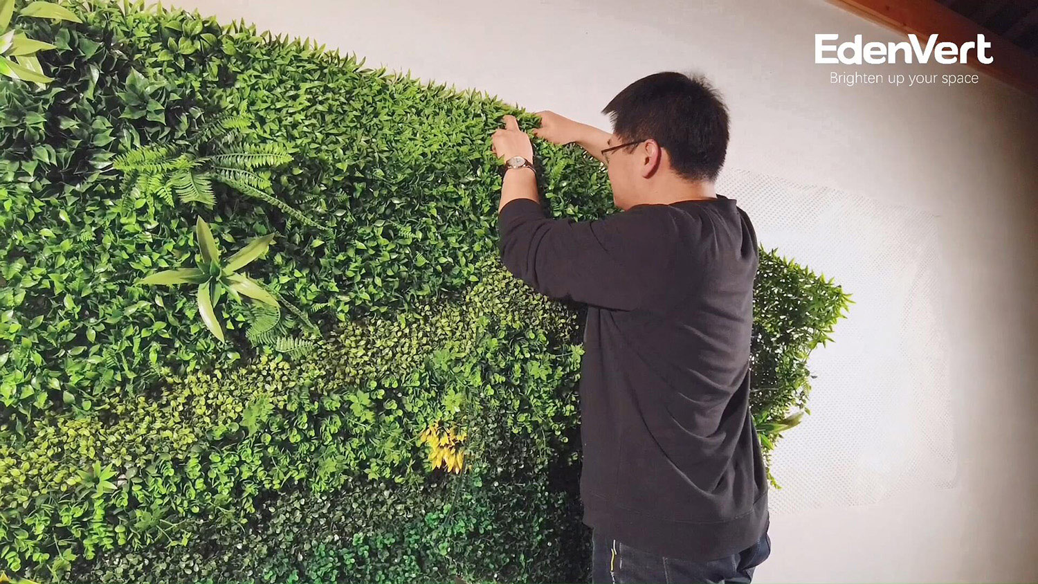 improve your living room with artificial hedge