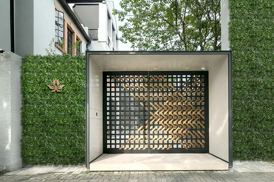 A Comprehansive Guide to Artificial Boxwood 4 outdoor artificial boxwood hedges EdenVert