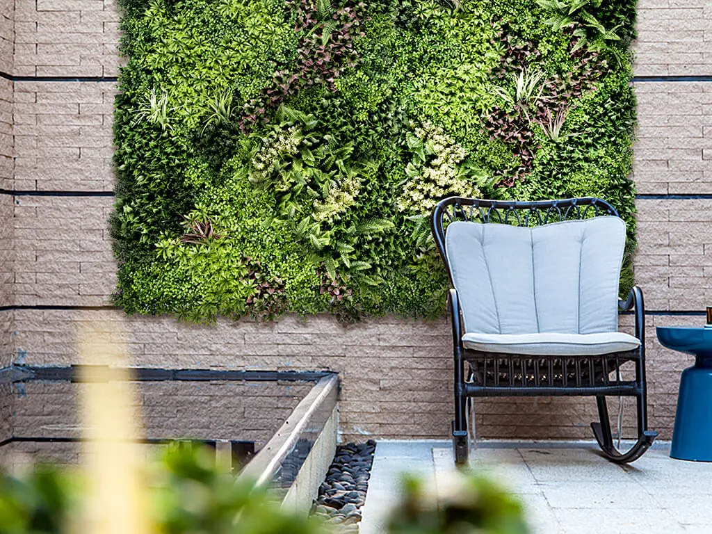 ARTIFICIAL LIVING WALLS FOR LIMITED OUTDOOR SPACE 1 OUTDOOR ARTIFICIAL LIVING WALLS