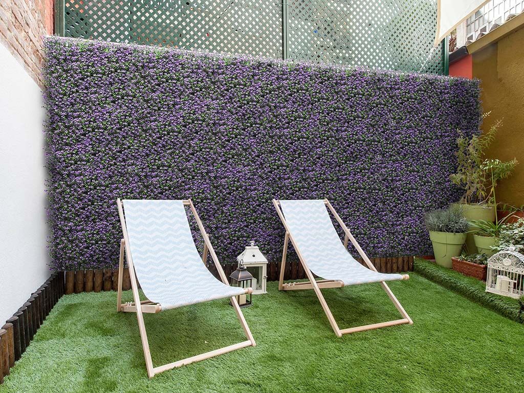 Regain privacy with artificial plant wall