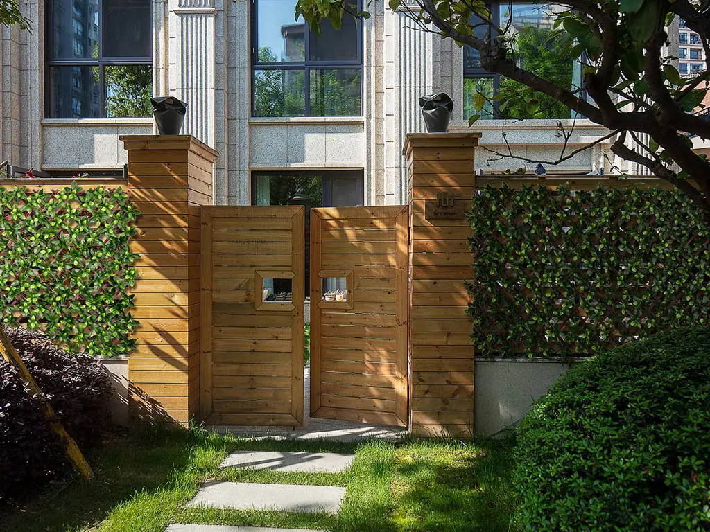 THE VERSATILITY OF ARTIFICIAL FENCE SCREENING 1 Artificial fence covering