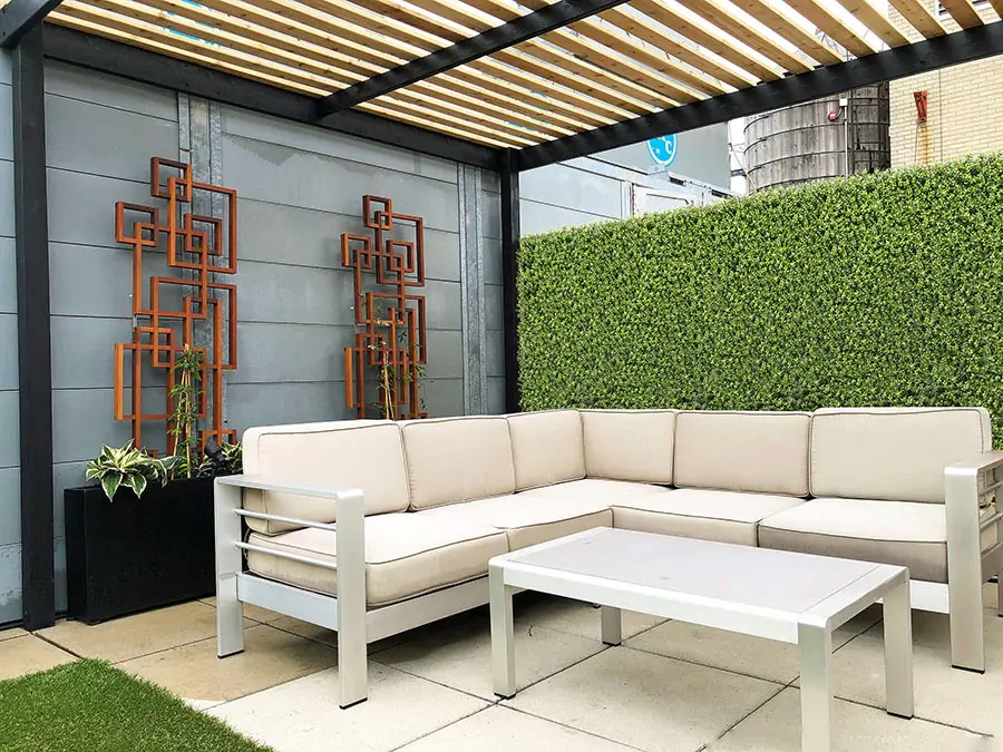 How to fix an artificial hedge to a fence? 2 Install Artificial Hedges onto a Wooden Fence