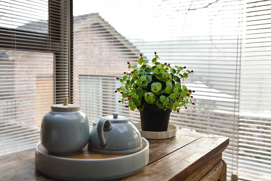 20 Easy Tips for Decorating with Artificial Plants 6 potted artificial plants