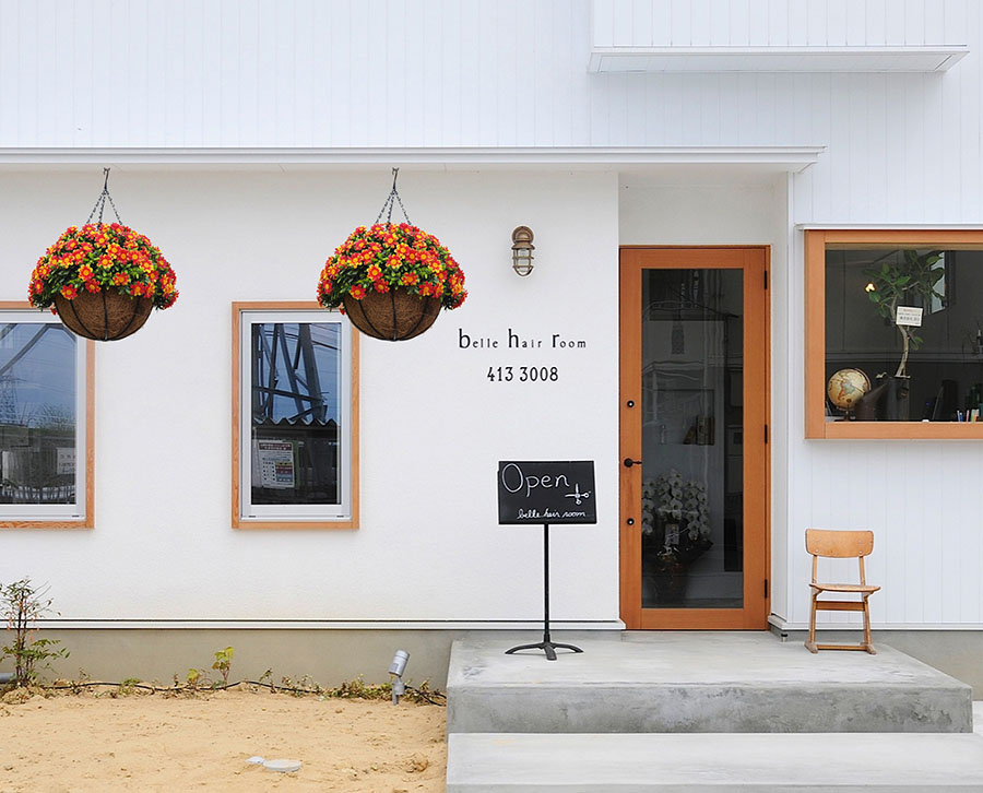 11 Artificial Plant Decorating Mistakes (and How to Fix Them) 5 woven basket artificial flowers