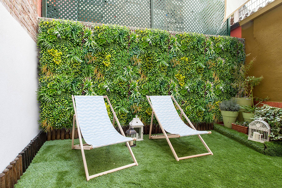 How to dress up a boring fence? 2 fence decorating