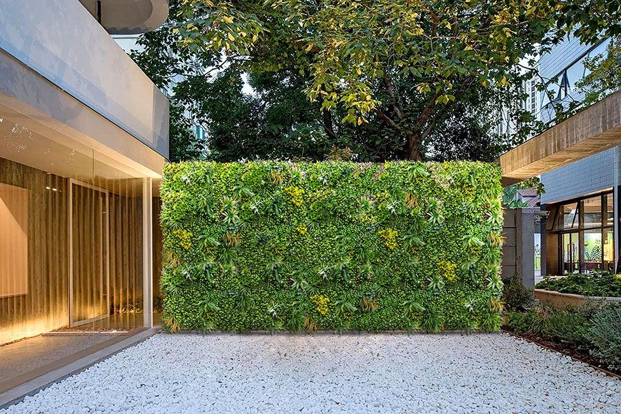 Do artificial plants fade? 5 outdoor green wall